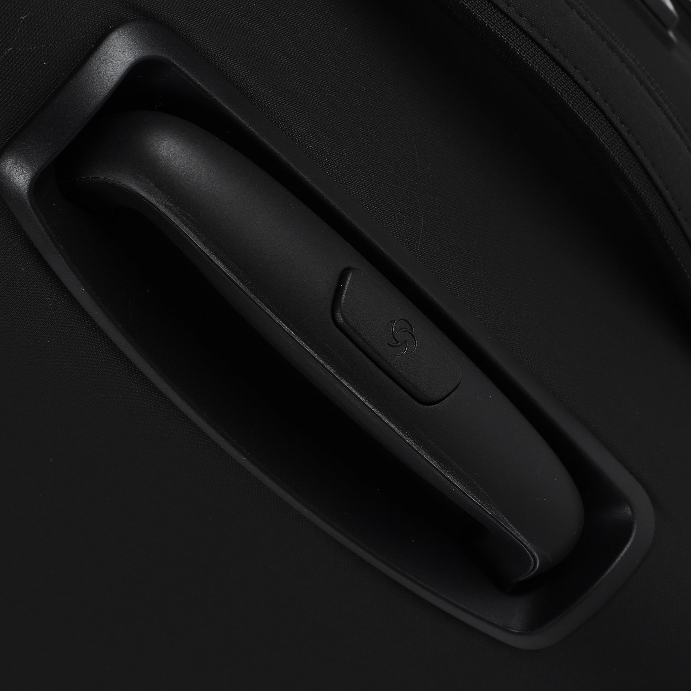 Чемодан средний M тканевый с кодовым замком Samsonite Airea