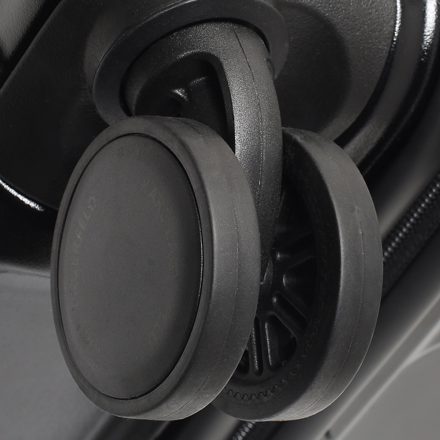 Чемодан маленький S из поликарбоната Karl Lagerfeld Ikonik 2.0