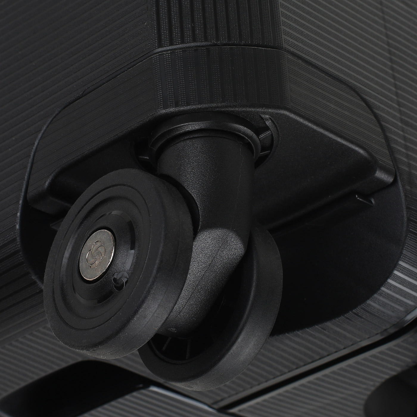 Чемодан для ручной клади из полипропилена с кодовым замком Samsonite Magnum ECO