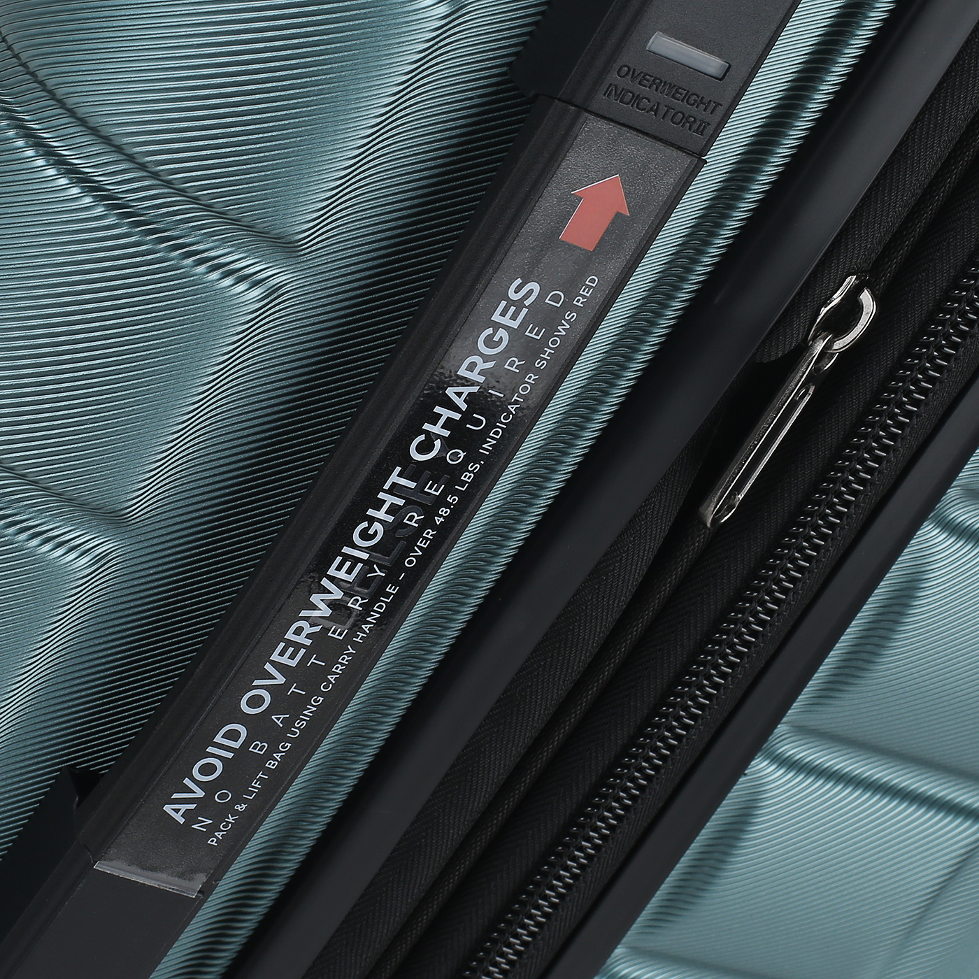Чемодан средний M из поликарбоната Delsey Shadow 5.0