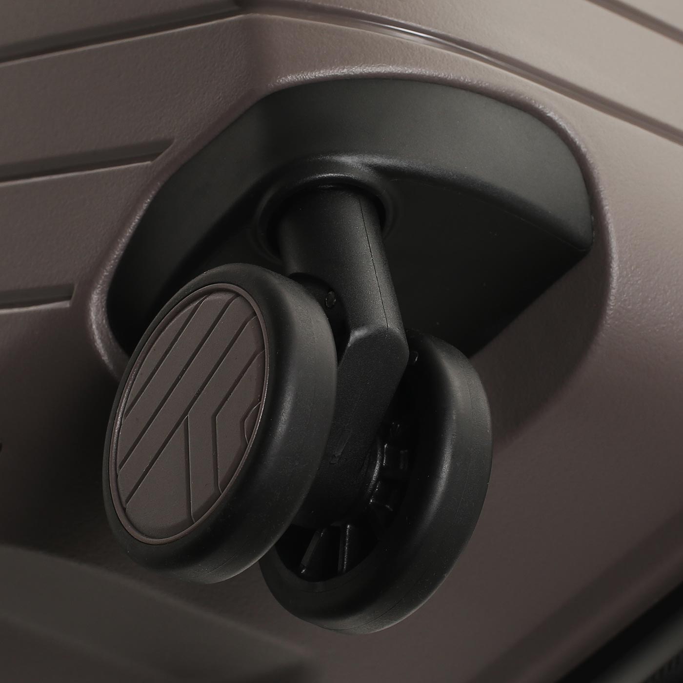 Чемодан большой L из полипропилена с кодовым замком Eberhart Allure