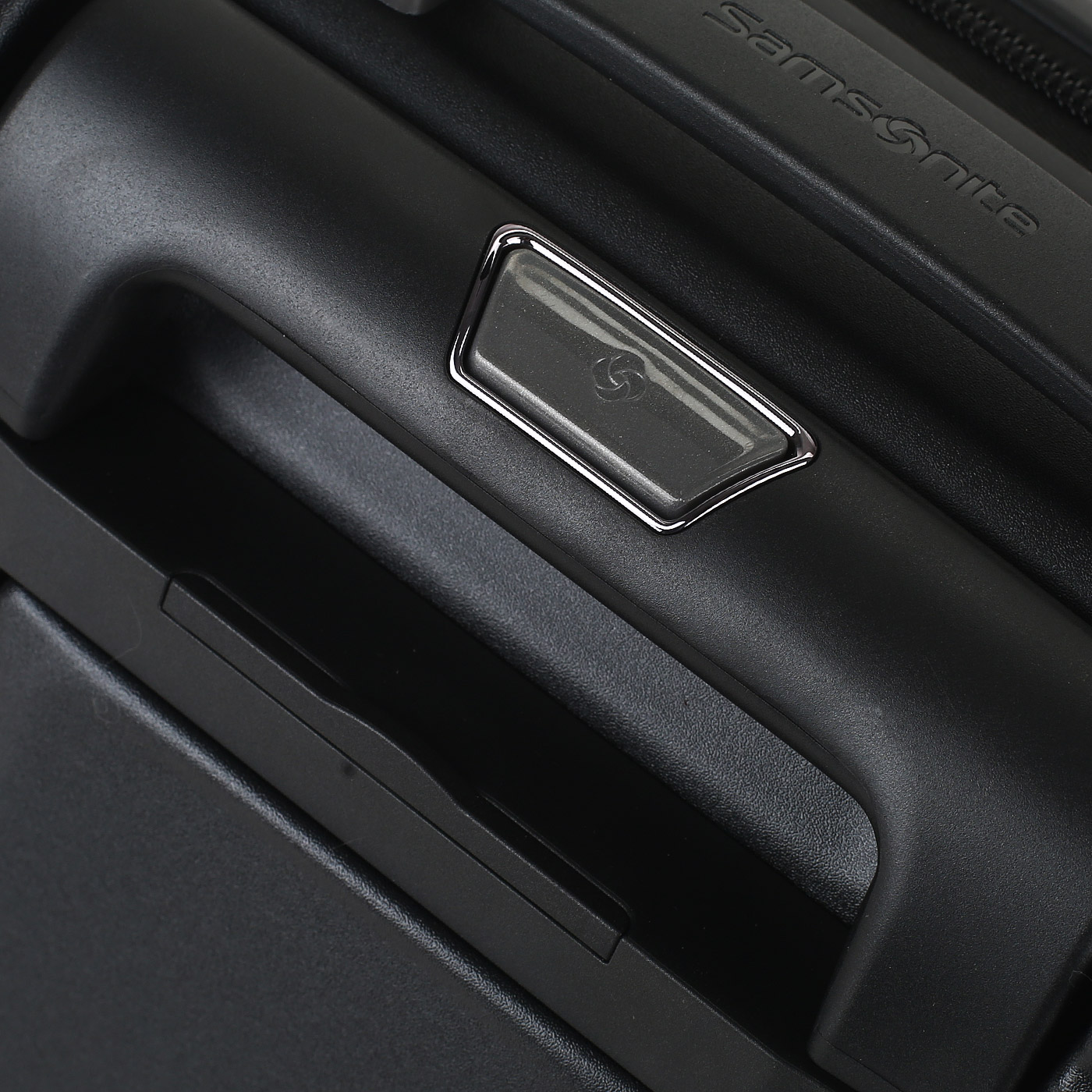 Чемодан c USB-портом Samsonite Nuon