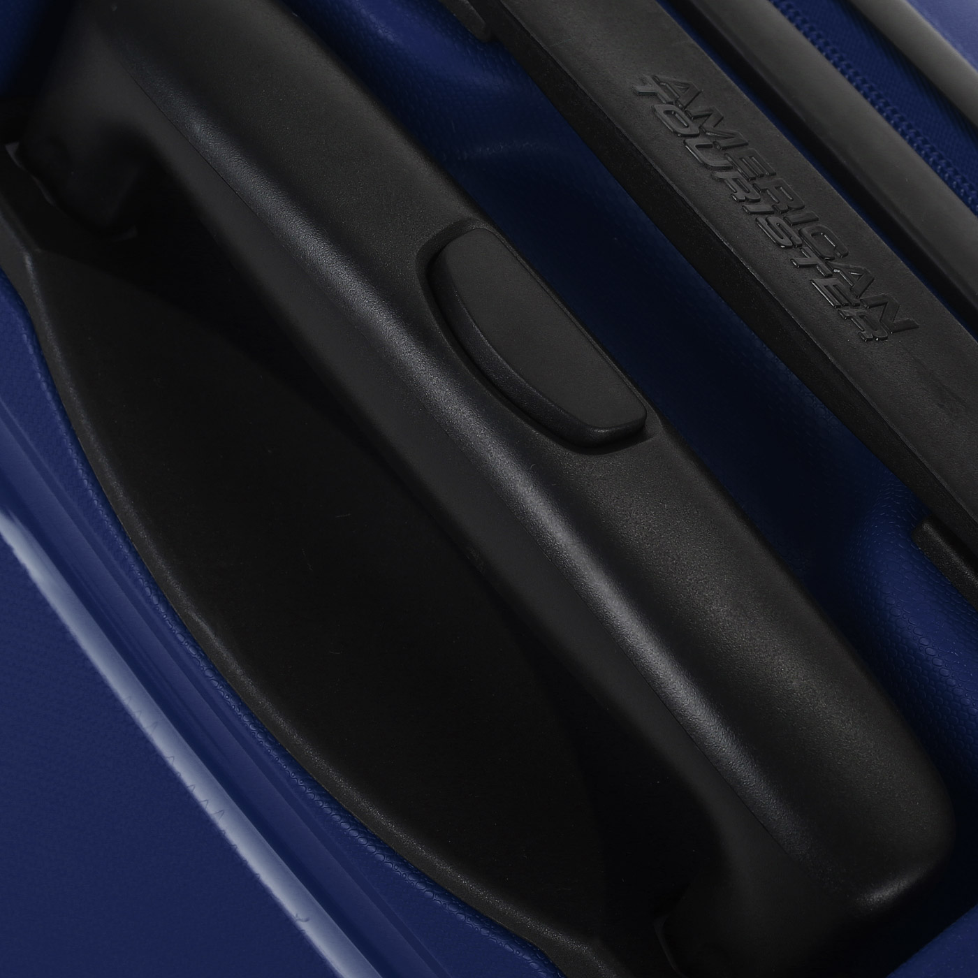 Чемодан для ручной клади из полипропилена с кодовым замком American Tourister Bon Air