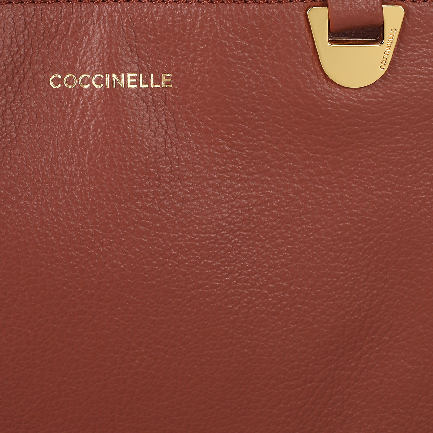 Кожаная сумка Coccinelle Lea