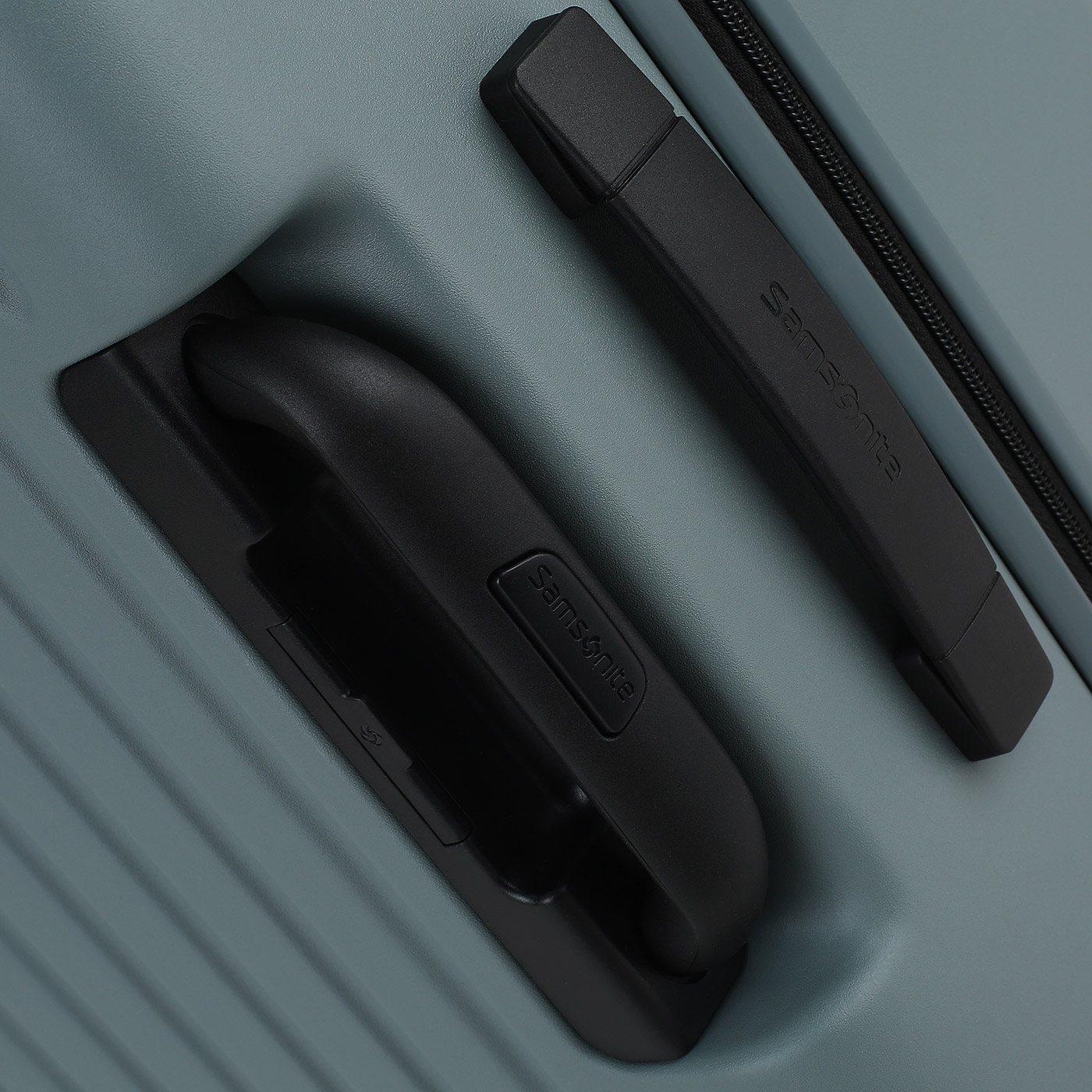 Чемодан средний M из поликарбоната Samsonite Stackd