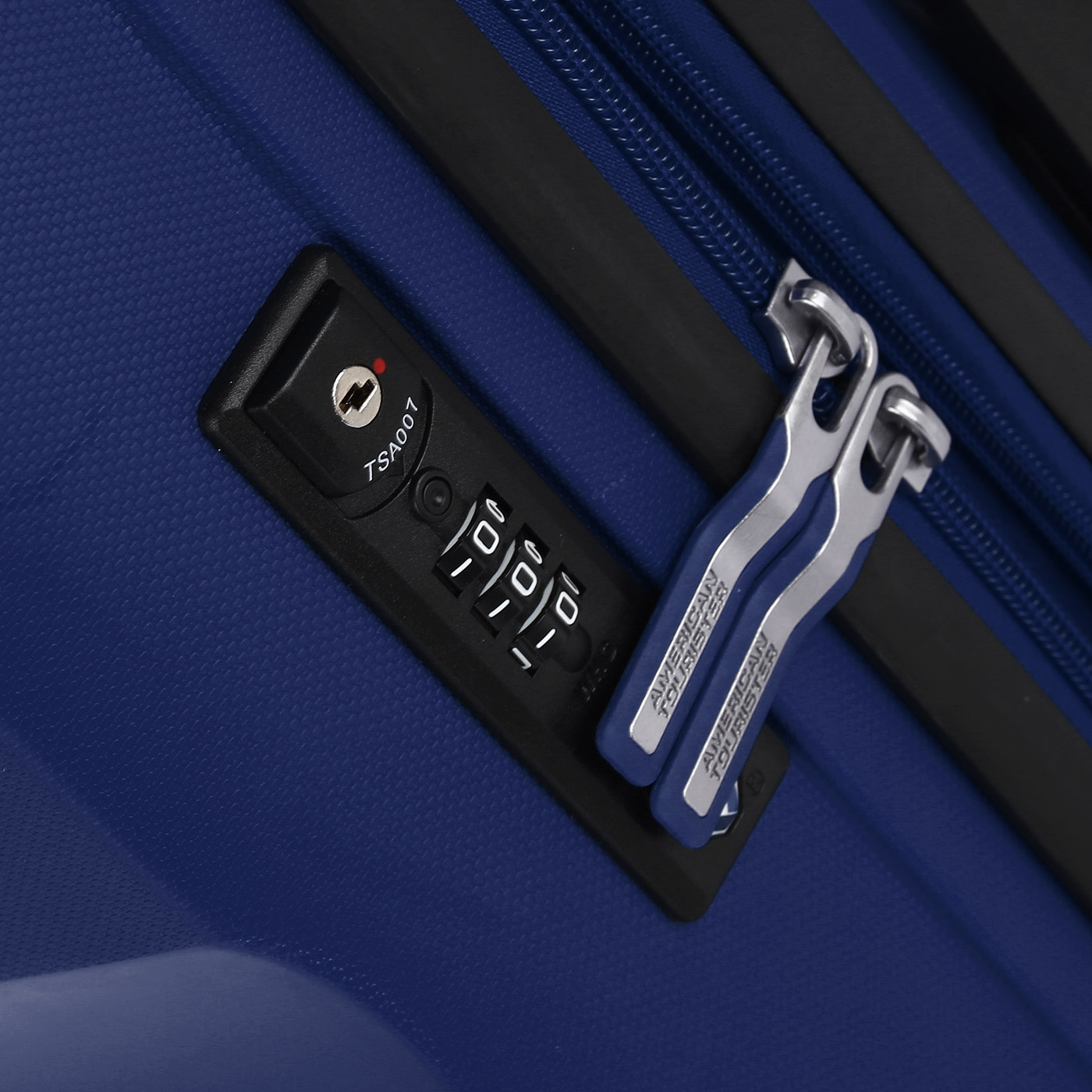 Чемодан средний M из полипропилена с кодовым замком American Tourister Bon Air